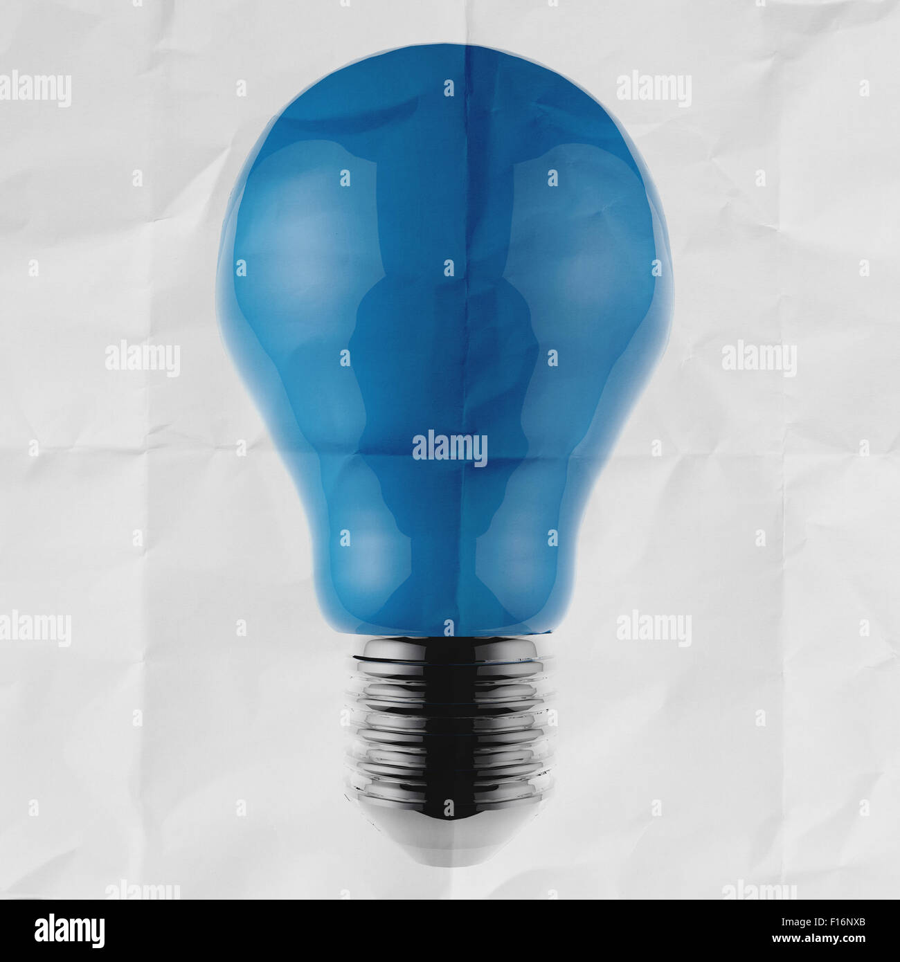 Ampoule bleue 3d sur papier froissé comme concept créatif Banque D'Images