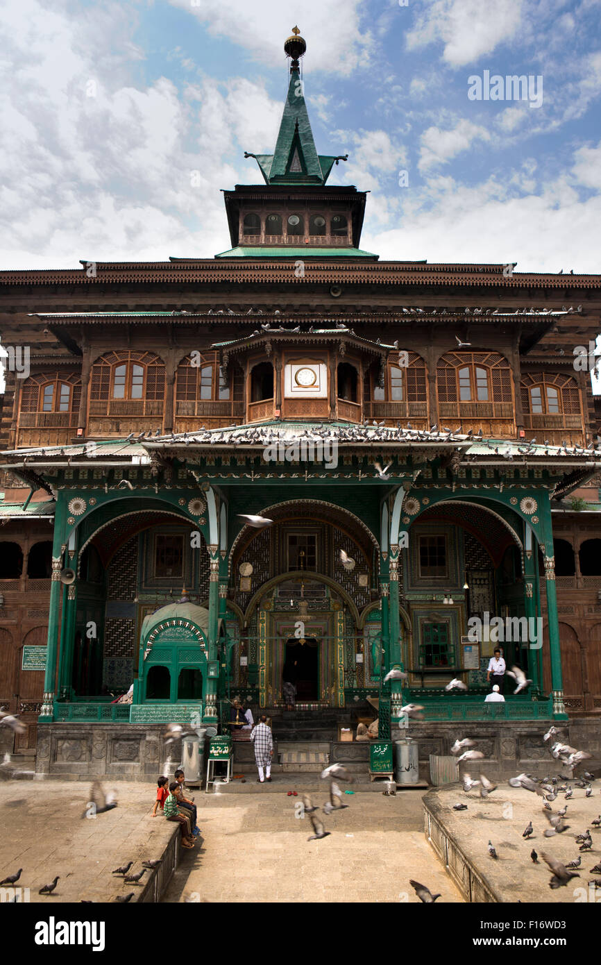 L'Inde, le Jammu-et-Cachemire, Srinagar, Khanqah-i-Mu'ala, Shah Hamdan, mosquée Masjid Farsi en bois unique construite par le Sultan Sikander en 1 Banque D'Images