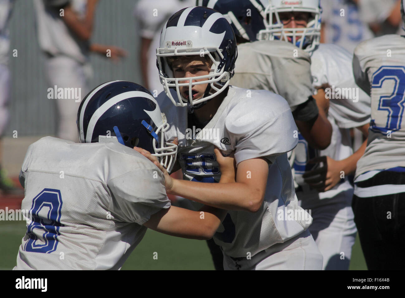 27 août 2015 - New York, New York, États-Unis - High school junior varsity pratique de football à Brooklyn, New York, Tech vs New Dorp, photo de John M. Mantel on Août 27, 2015. (Crédit Image : © John Marshall via Mantel Zuma sur le fil) Banque D'Images