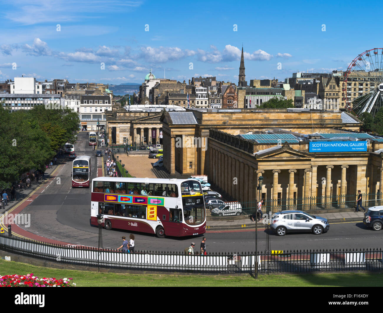 dh National Gallery of Scotland LE MONTICULE ÉDIMBOURG Lothian bus Scottish National Gallery Edinburgh Mound Travel Banque D'Images