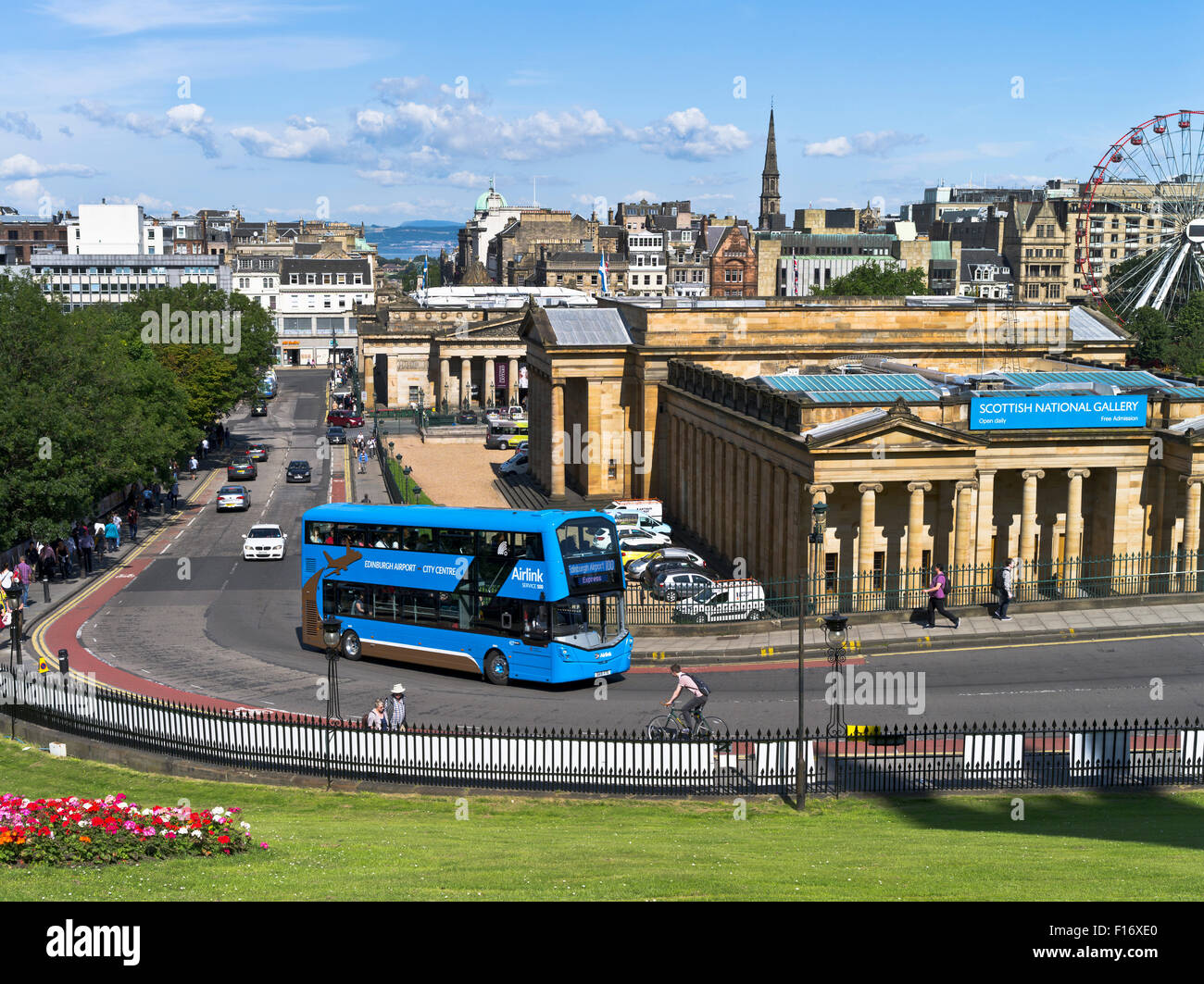 Dh National Gallery of Scotland Le monticule Edinburgh Airport Express Bus Scottish National Gallery Edinburgh Mound Banque D'Images