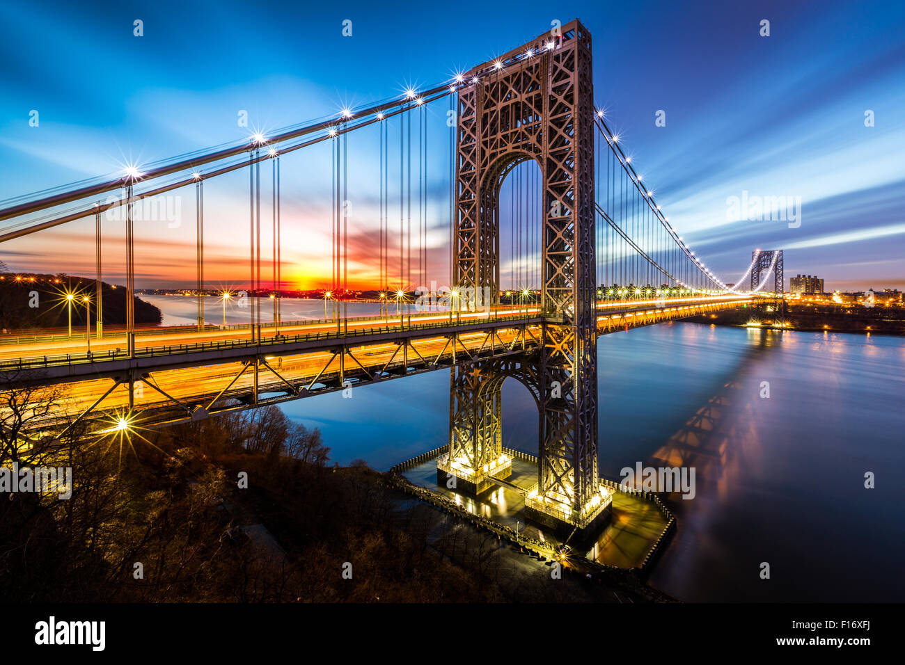 George Washington Bridge au lever du soleil à Fort Lee (New Jersey), George Washington Bridge est un pont suspendu enjambant le fleuve Hudson c Banque D'Images