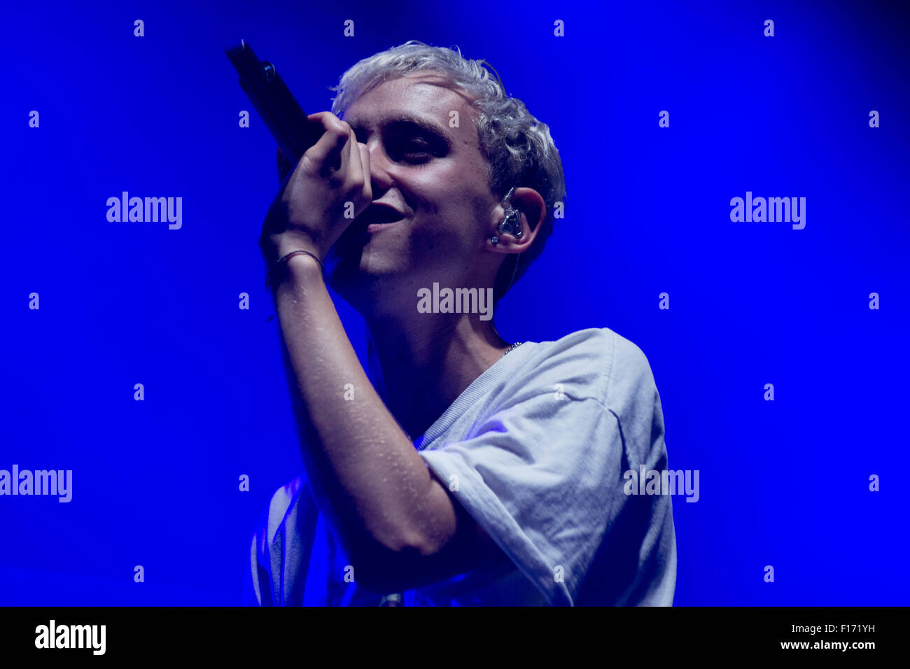 Olly Alexander de Ans et ans effectuant du NME Étape à Leeds Festival, Leeds, Royaume-Uni. 28 août 2015 Banque D'Images