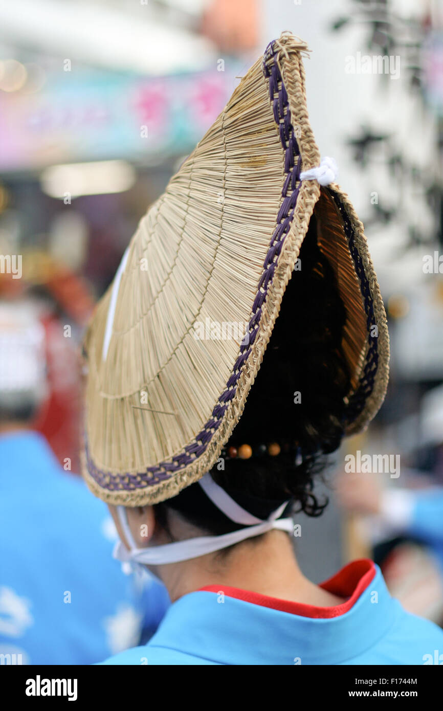 Femme portant un chapeau de paille japonais Photo Stock - Alamy