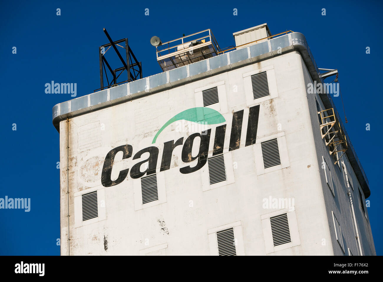 Un logo affiche à l'extérieur d'un établissement occupé par Cargill, Inc., dans la région de East Saint Louis, Illinois, le 16 août 2015. Banque D'Images
