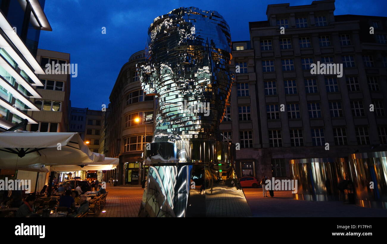 Tête d'homme statue de pièces en mouvement à Prague Banque D'Images