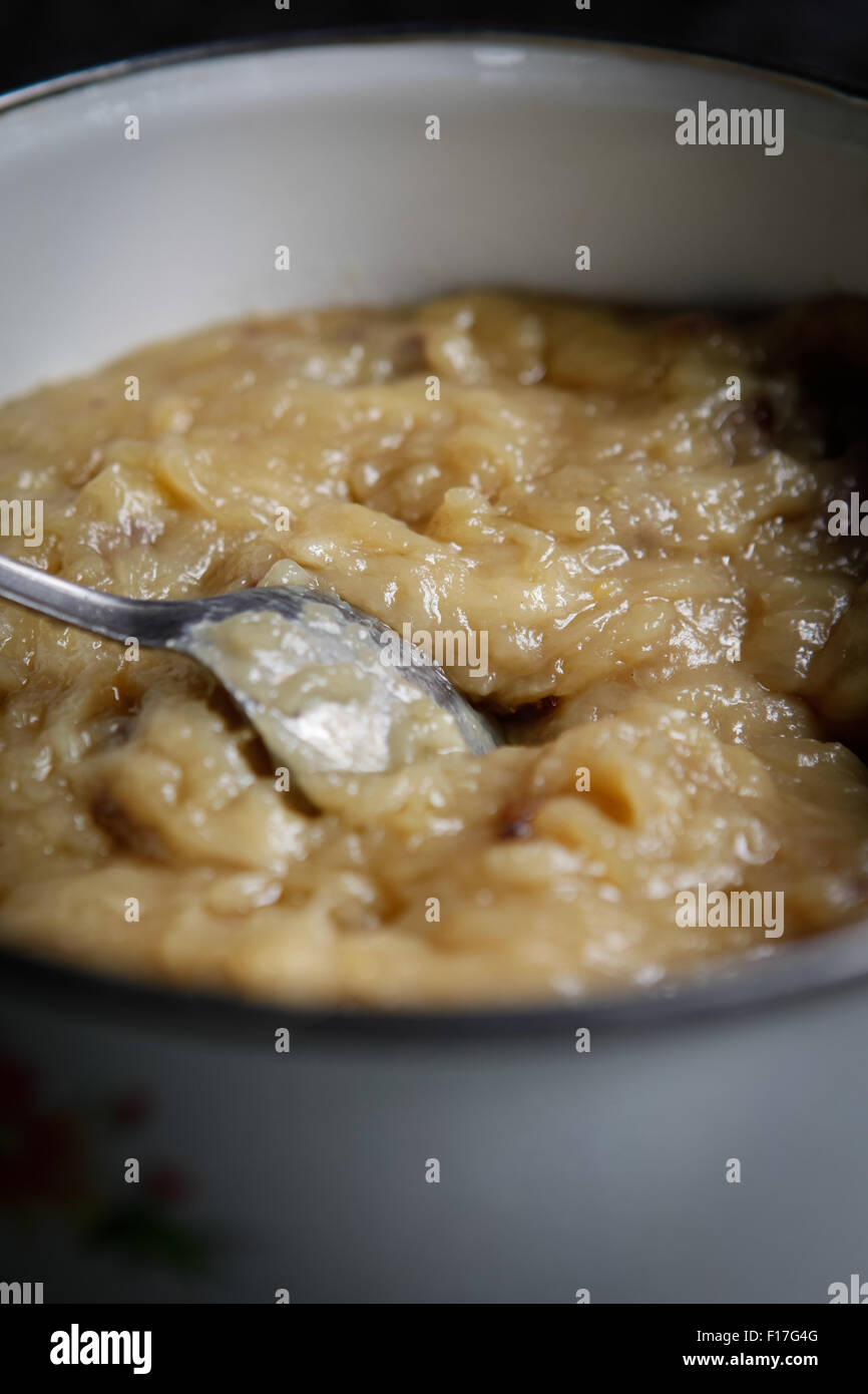 Tempoyak, condiment durien fermenté traditionnellement, dans le village de Nanga Raun, Kalis, Kapuas Hulu, Kalimantan occidental, Indonésie. Banque D'Images