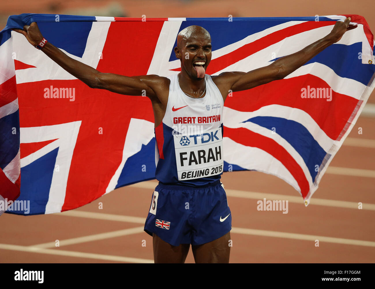 Beijing, Chine. Août 29, 2015. Mohamed Farah de Grande-bretagne célèbre après avoir remporté la finale du 5000 m hommes pendant les Championnats du monde IAAF 2015 au Stade National, également connu sous le nom de nid d'oiseau, à Beijing, Chine, 29 août 2015. Photo : Christian Charisius/dpa/Alamy Live News Banque D'Images