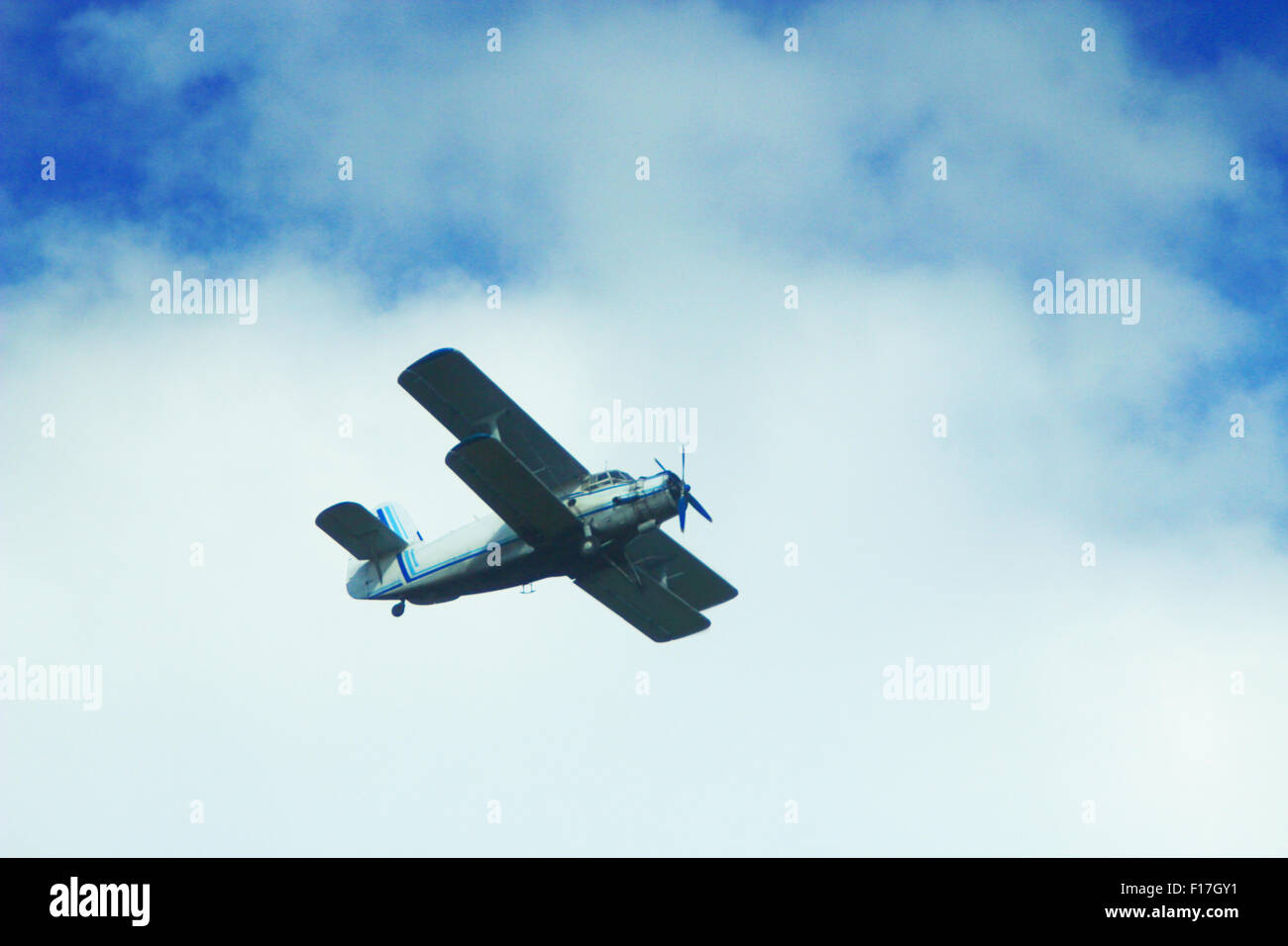 Avion Antonov An-2 volant dans l'air Banque D'Images