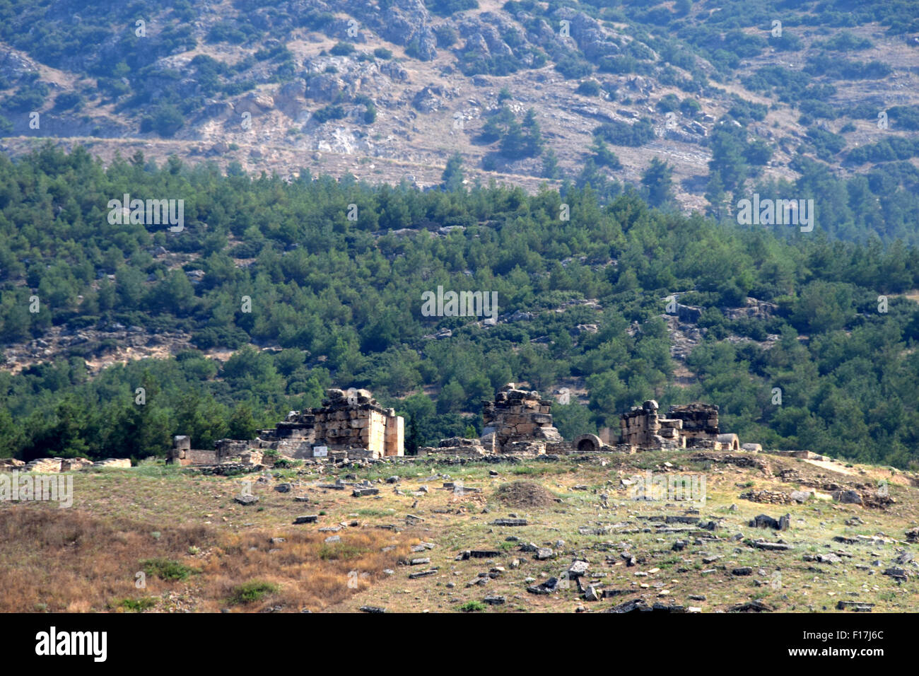 Vue panoramique des ruines qui était le Saint Philippe Martyrium. Hierapolis Banque D'Images