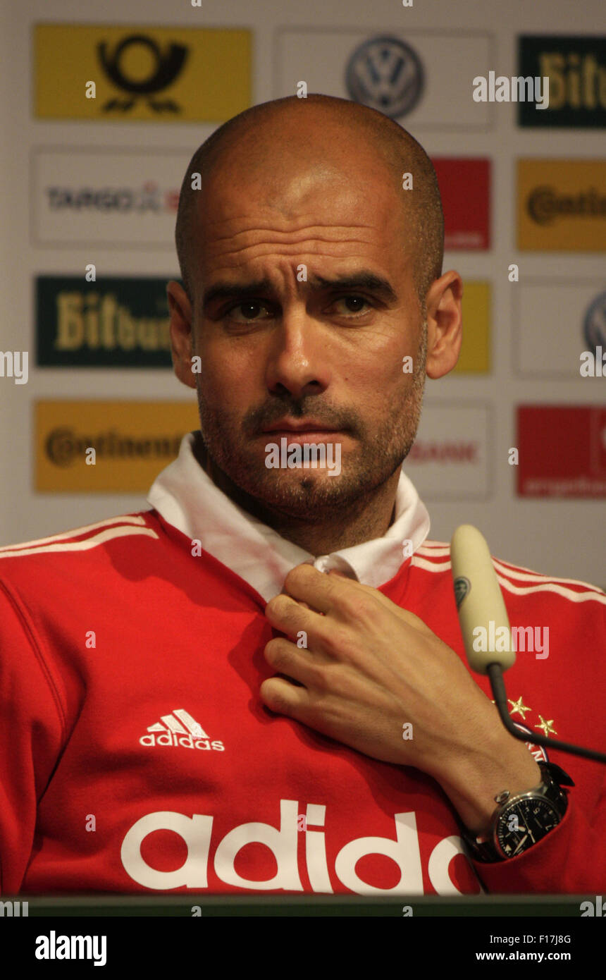 Pep Guardiola - zum Pressekonferenz um den anstehenden Finale DFB-Pokal zwischen dem und Borussia Dortmund FC Bayern Munich, O Banque D'Images