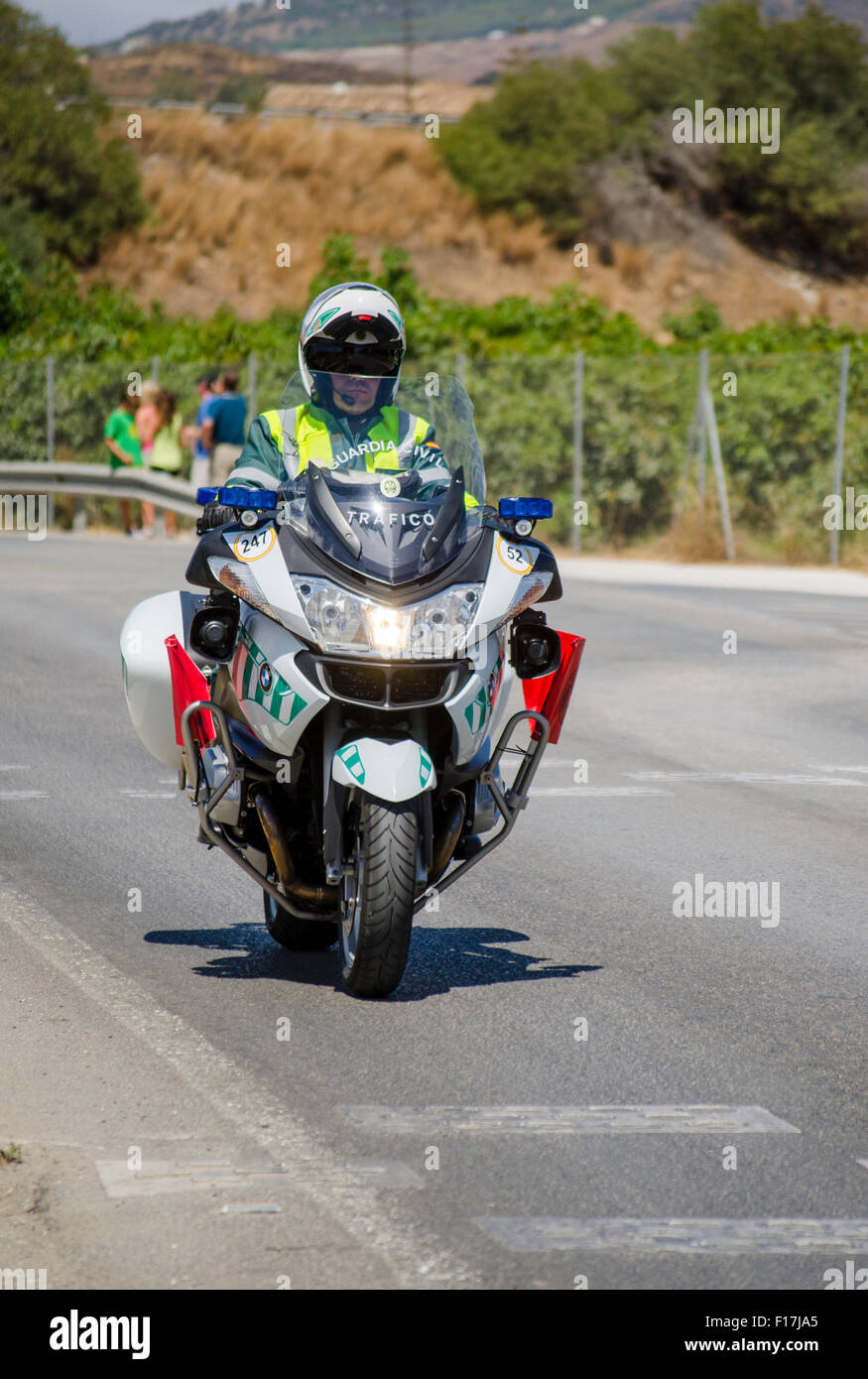 Garde civile sur moto, contrôle du trafic, Vuelta a Espana, au sud de l'Espagne. Banque D'Images