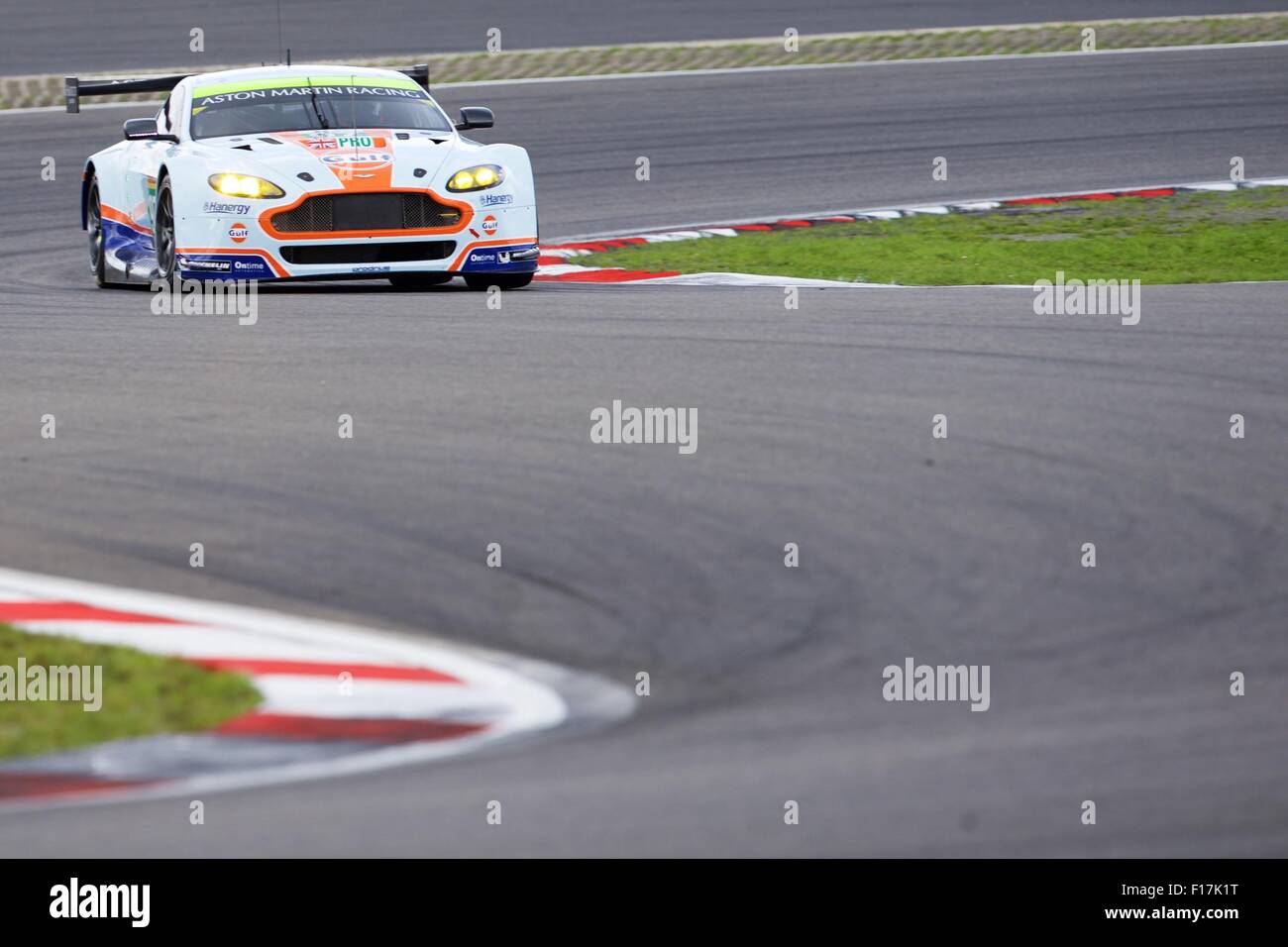 Nurburgring, en Allemagne. Août 29, 2015. Qualification pour la quatrième ronde de championnat du monde d'endurance, les 6 heures de Nurburgring. Aston Martin Racing Aston Martin Vantage V8 LMGTE Pro conduit par Darren Turner, Stefan Mucke et Jonathan Adam. Credit : Action Plus Sport/Alamy Live News Banque D'Images