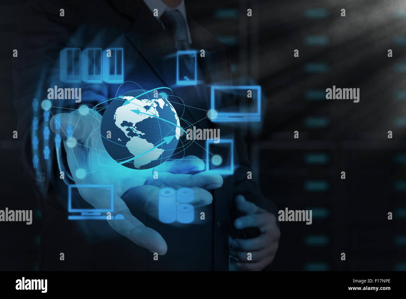 Businessman Main Montre Cloud Network Et Nouvelle Technologie Photo Stock Alamy Businessman Main Montre Cloud Network Et Nouvelle Technologie Photo Stock Alamy