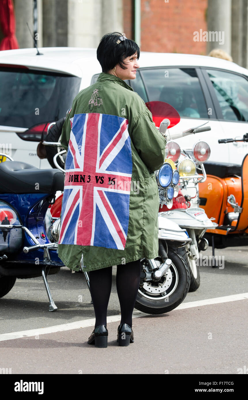 Brighton, Angleterre, Royaume-Uni. 29 août 2015. Jour 2 de la Brighton et moderniste 60s Weekender. Des hordes de cavaliers sont arrivés sur le front de mer de Brighton pour montrer leurs scooters personnalisés au cours de la Banque week-end de vacances. L'événement a lieu de 28 - 30 août 2015. Credit : Francesca Moore/Alamy Live News Banque D'Images