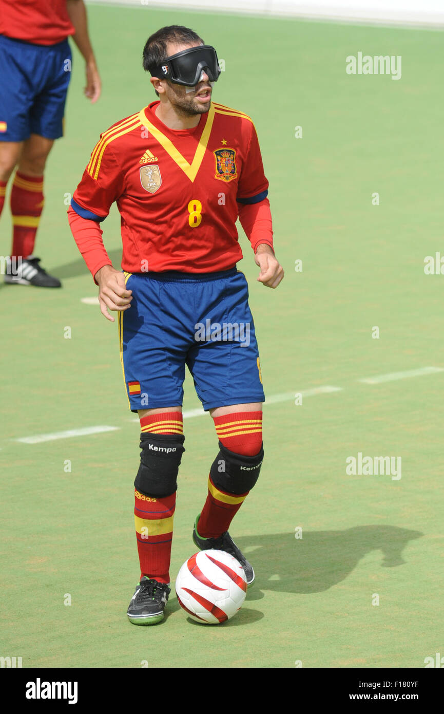 Hereford, Royaume-Uni. Août 29, 2015. Championnats Européens de football aveugle de l'IBSA 2015 - 3e et 4e place des play-off - France/Espagne. Point 4, Royal National College for the Blind, Hereford. L'Espagne Francisco Javier Muñoz. Credit : James Maggs/Alamy Live News Banque D'Images