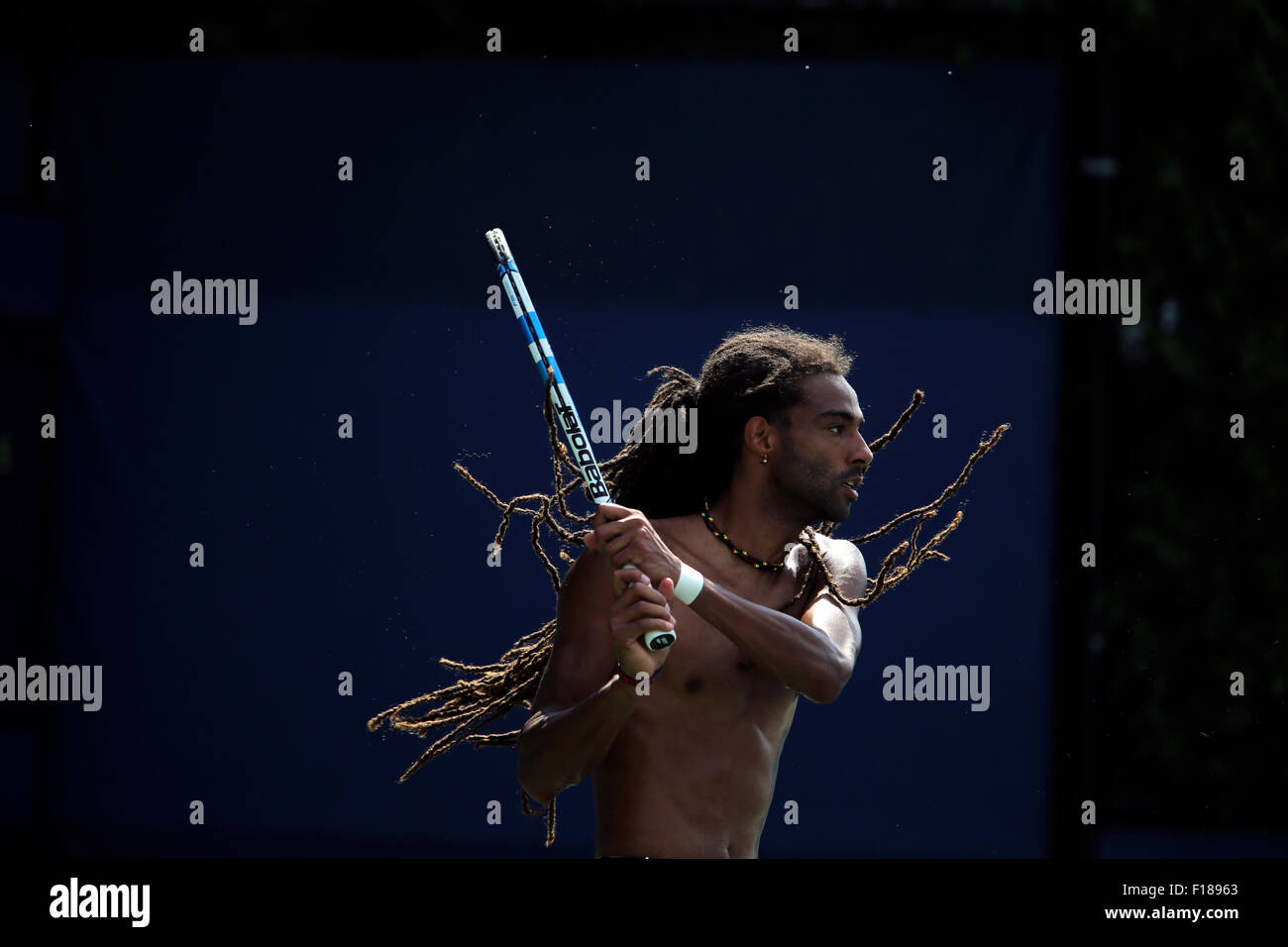 New York, USA. Août 29, 2015. German-Jamaican Dustin Brown lors d'une session pratique à l'USTA Billie Jean King National Tennis Center de Flushing Meadows, New York le Samedi, Août 29th, 2015. Il se prépare à l'US Open qui débute lundi. Crédit : Adam Stoltman/Alamy Live News Banque D'Images