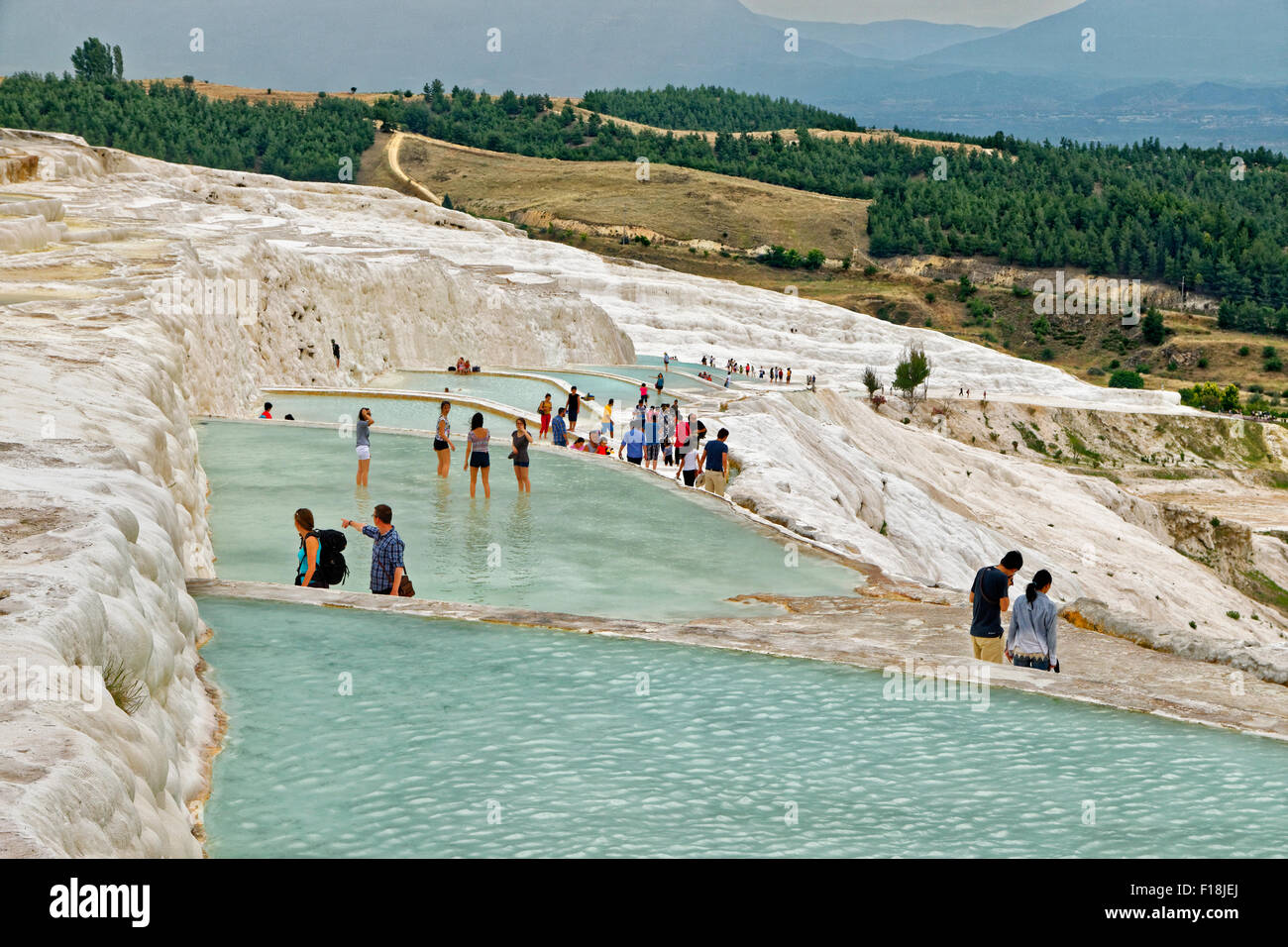 Travertin piscines près de Pamukkale Pamukkale, Turquie Banque D'Images