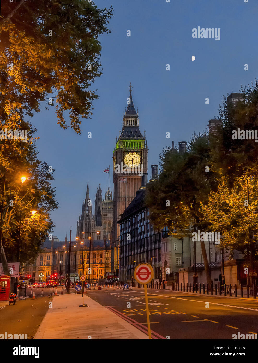 Londres, Big Ben,street,nuit,réveil,allumé,ville,people,light,route,signer,couleurs,urbain,ville,ANGLETERRE Banque D'Images