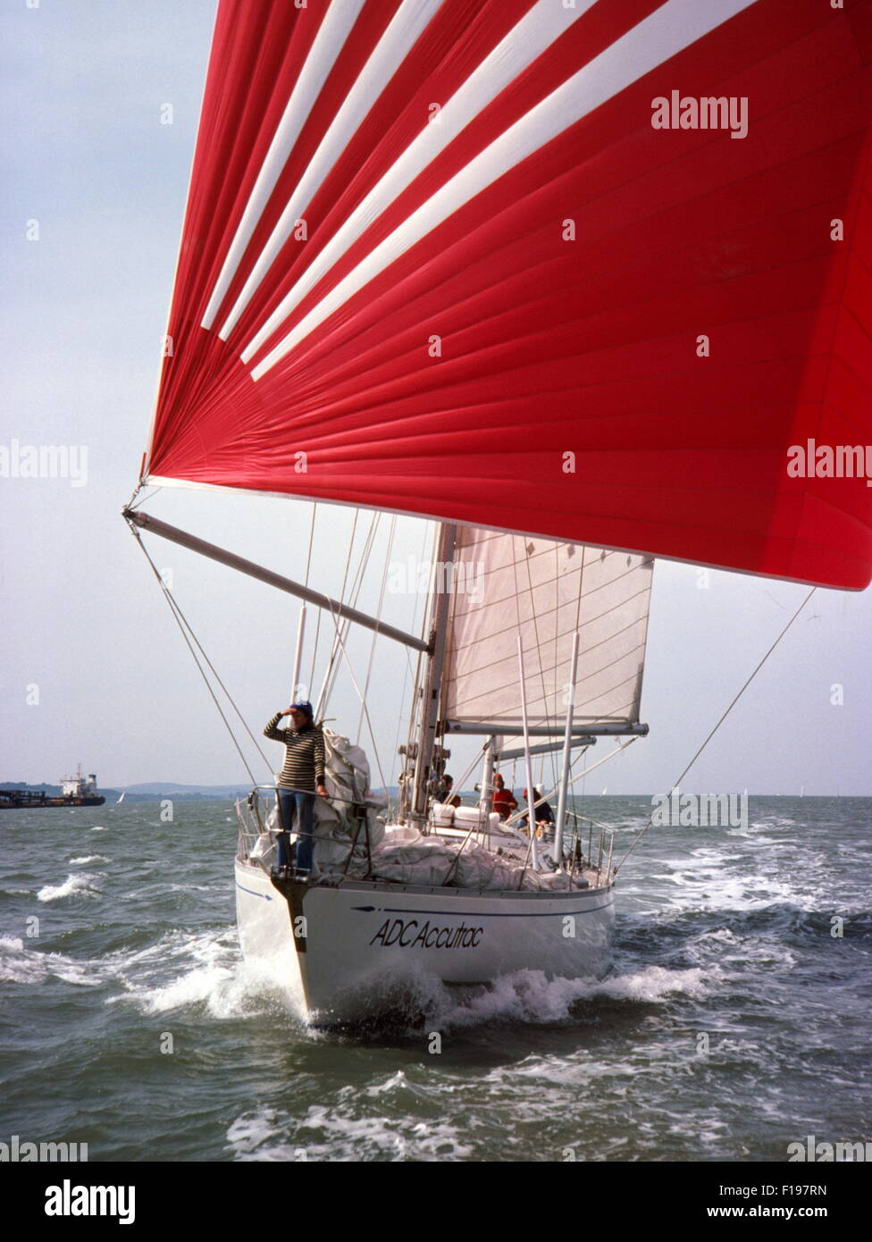AJAX NOUVELLES PHOTOS - 1977. SOLENT, en Angleterre. - RACE WHITBREAD ENTRÉE - CLARE FRANCIS (GB) SKIPPÉ LE GRAND SPARKMAN & STEPHENS CONÇU 70 ketch de 12 M DANS L'ADC ACCUTRAC 1977/1978 WHITBREAD ROUND THE WORLD RACE. PHOTO:JONATHAN EASTLAND/AJAX REF:704003 Banque D'Images