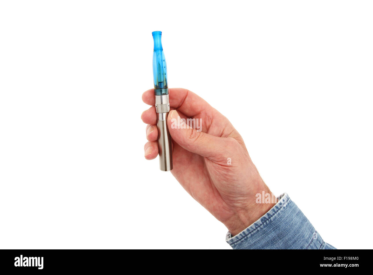 Main tenant une cigarette électronique isolés contre white Banque D'Images