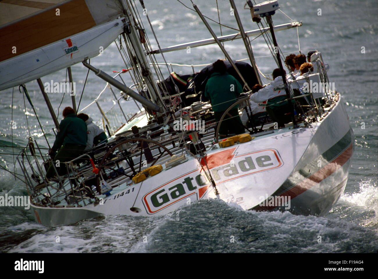 AJAXNETPHOTO. 1989. SOLENT, en Angleterre. FASTNET RACE 1989 - GATORADE SKIPPERD PAR GIORGIO FALCK (C) les aiguilles. YACHT EST UNE RACE WHITBREAD ENTRÉE. PHOTO : JONATHAN EASTLAND / AJAX REF:890748 Banque D'Images