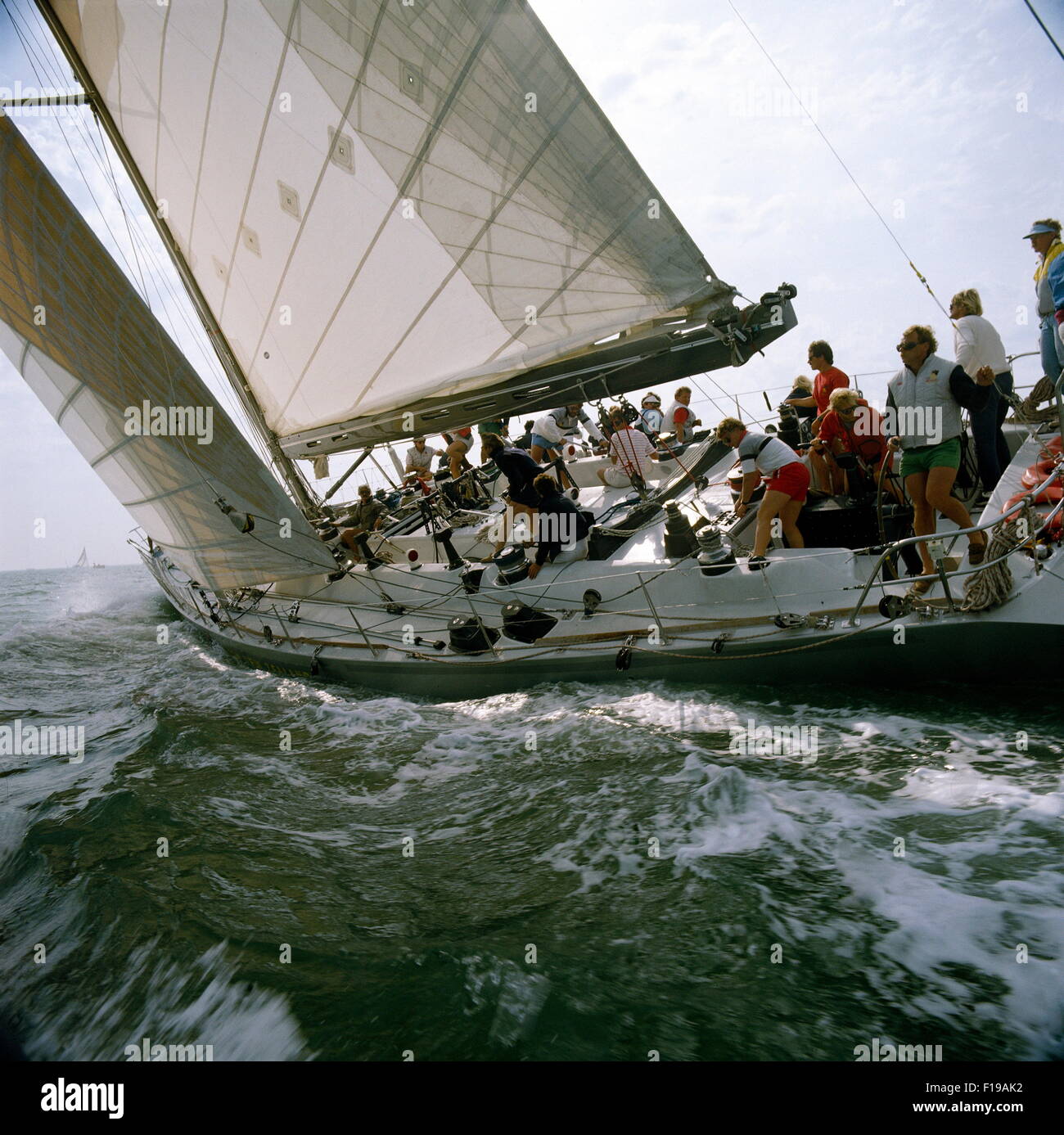 Nouvelles photos - 1985 AJAX - Solent, en Angleterre. LION DE LA Nouvelle-zélande, SKIPPER PETER BLAKE (NZ) EST UNE RACE WHITBREAD ENTRÉE. PHOTO:JONATHAN EASTLAND/AJAX REF:HDD/YA/1985 02/LION/WRTWR Banque D'Images