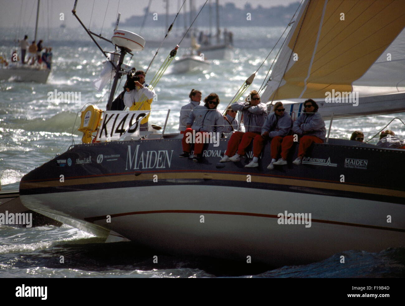 AJAXNETPHOTO. 1989. SOLENT, en Angleterre. YACHT RACE WHITBREAD - - JEUNE FILLE (GBR) skippé par Tracy Edwards EST UN 58FT BRUCE FARR CONÇU SLOOP. YACHT EST UNE RACE WHITBREAD ENTRÉE AVEC UN ÉQUIPAGE FILLE TOUS. PHOTO : JONATHAN EASTLAND / AJAX REF:80789 Banque D'Images