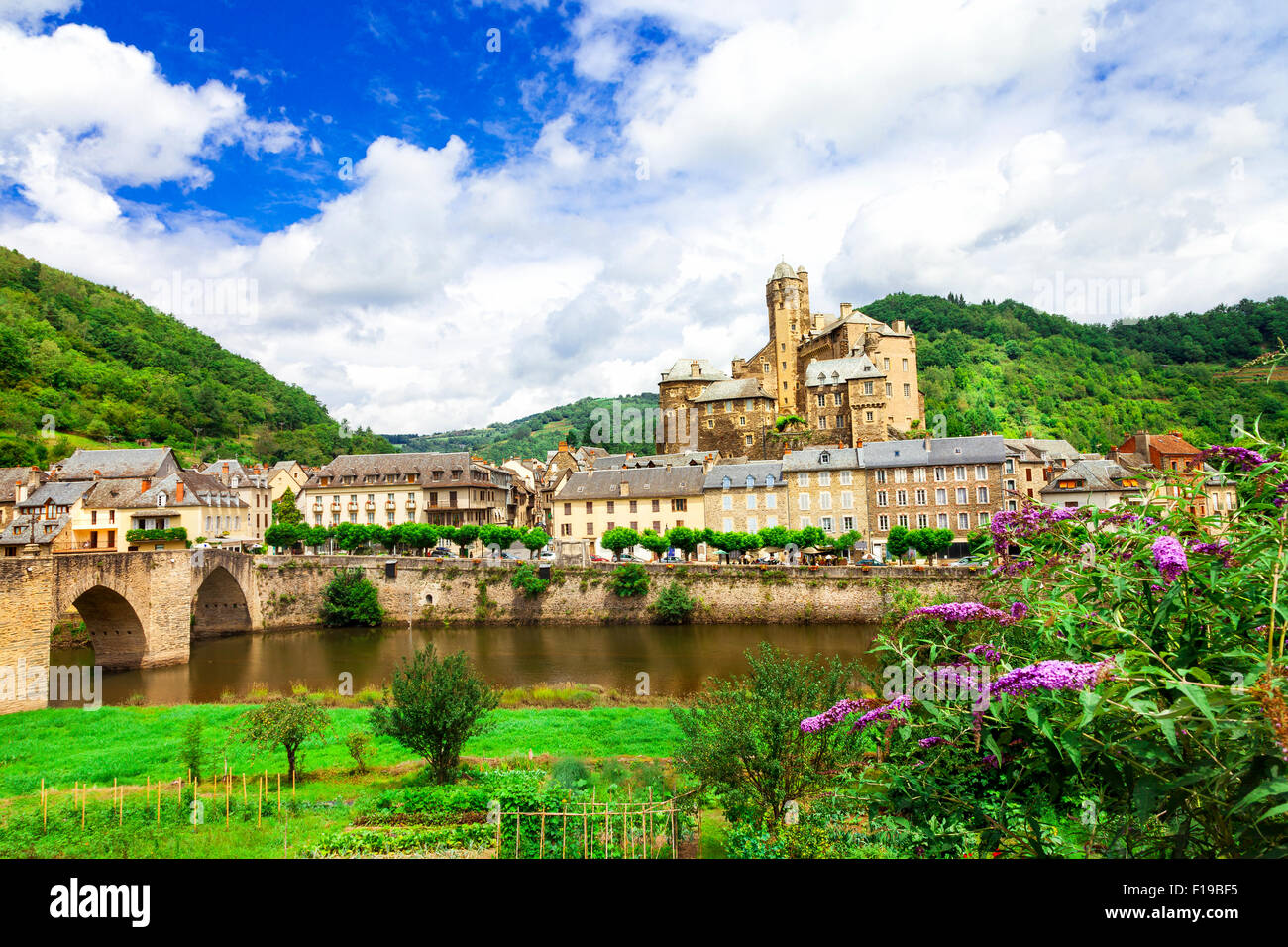 Estaing - considéré comme l'un des plus beaux villages de France Banque D'Images