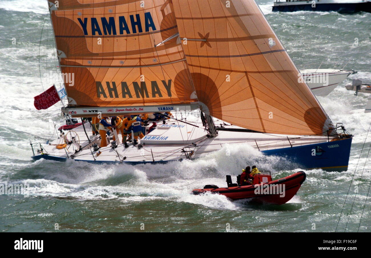 AJAXNETPHOTO. Juin 3rd, 1994. SOUTHAMPTON, Angleterre. Fin de course WHITBREAD - YAMAHA (JAP/NZ) SKIPPÉ PAR ROSS FIELD s'APPROCHE DE LA LIGNE D'ARRIVÉE DE LA DERNIÈRE ÉTAPE. PHOTO : JONATHAN EASTLAND / AJAX REF:940306006 Banque D'Images