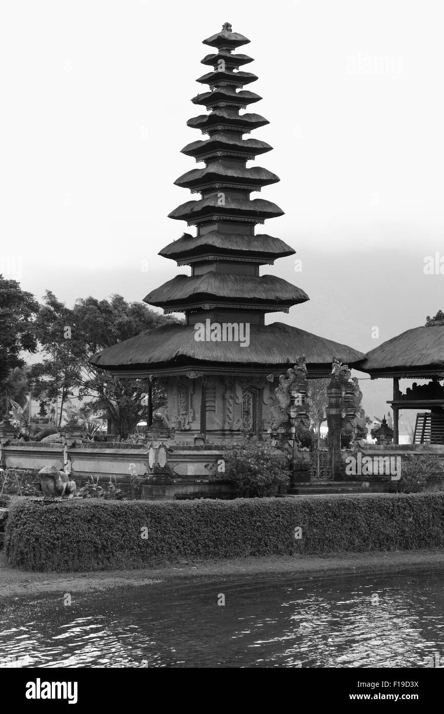 Px0001-D. Pura Ulun Danu Bratan. Bali, Indonésie. Photo Copyright © Brandon Cole. Tous droits réservés dans le monde entier. Banque D'Images