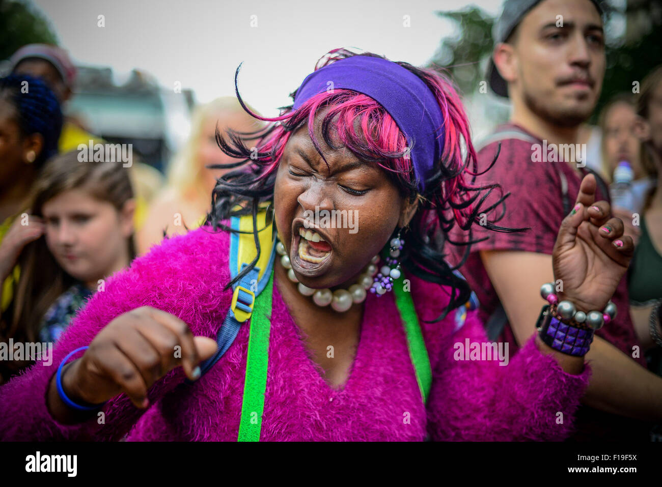 Londres, Royaume-Uni. 30 août, 2015. Des centaines de jeunes participent à un immense cortège de danseurs et de calypso flotteurs pour la Fête des enfants. Credit : Subvention Vélaires/ZUMA/Alamy Fil Live News Banque D'Images