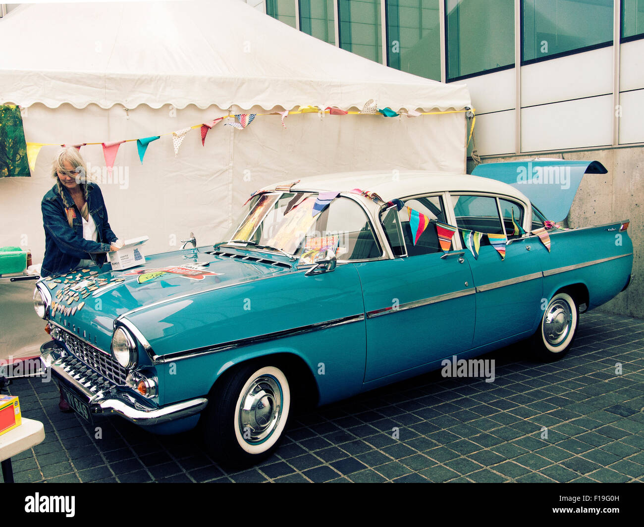 Margate, Kent, UK. Août 30, 2015. Art Car Boot Sale à Turner Contemporary Gallery Margate Kent UK Crédit : Cabanel/Alamy Live News Banque D'Images