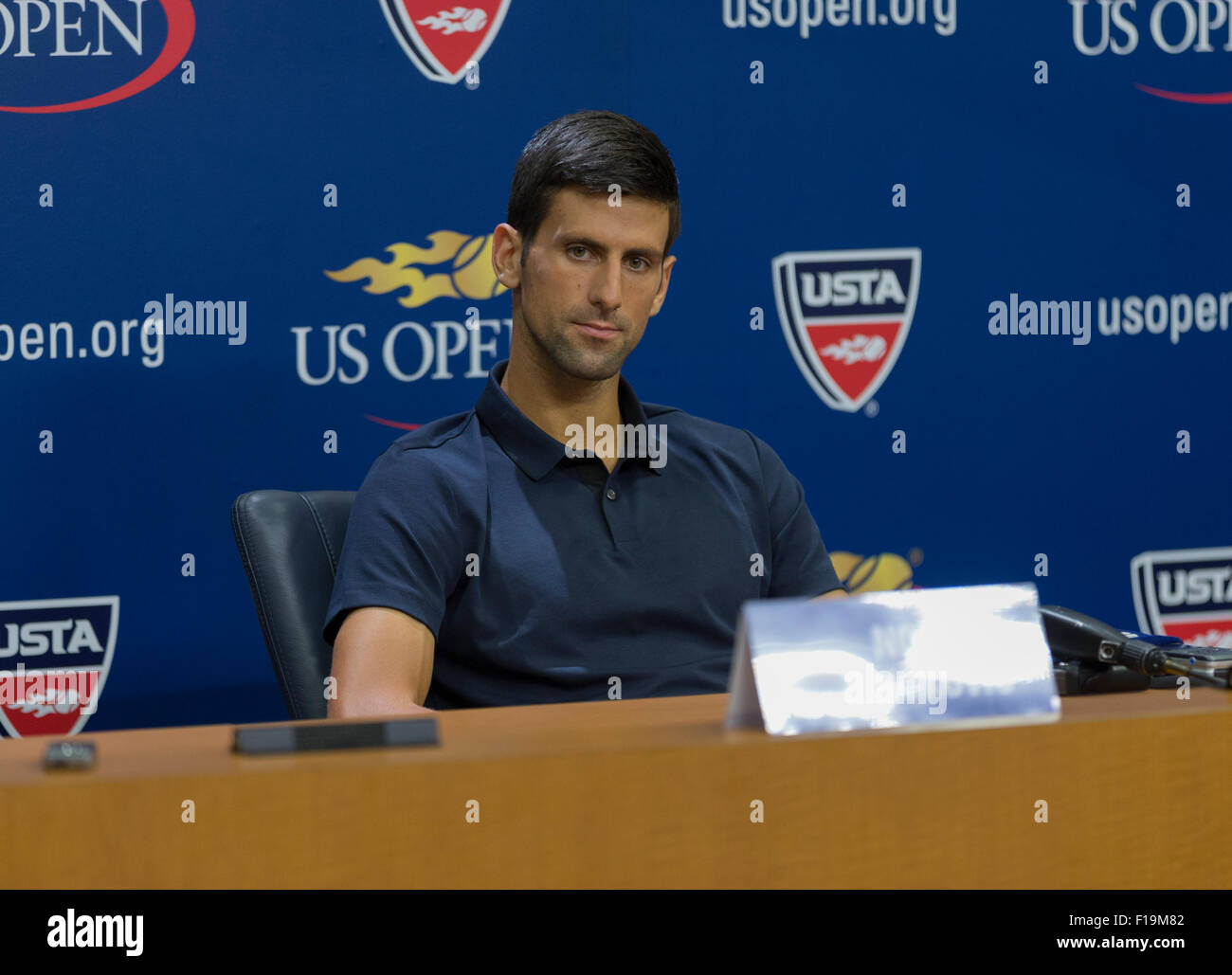New York, NY - 29 août 2015 : Novak Djokovic de Serbie assiste à la conférence de presse à l'US Open Championship en Arthur Ash Stadium Banque D'Images