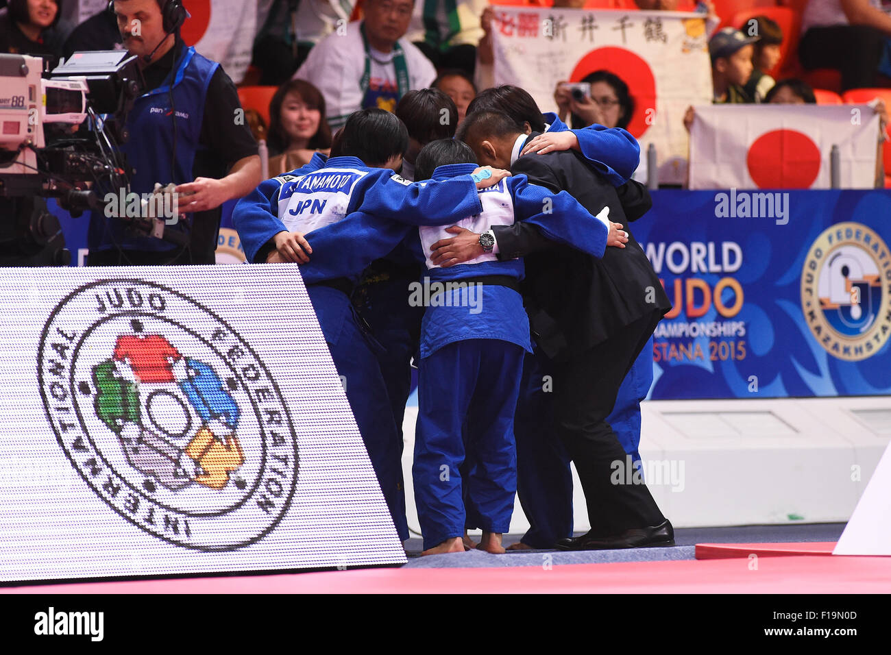 L'équipe féminine du Japon (JPN), groupe 30 AOÛT 2015 - Judo : le championnat du monde de judo l'équipe Astana 2015 Femmes match final à l'ALAU Ice Palace à Astana, Kazakhstan. (Photo par AFLO SPORT) Banque D'Images