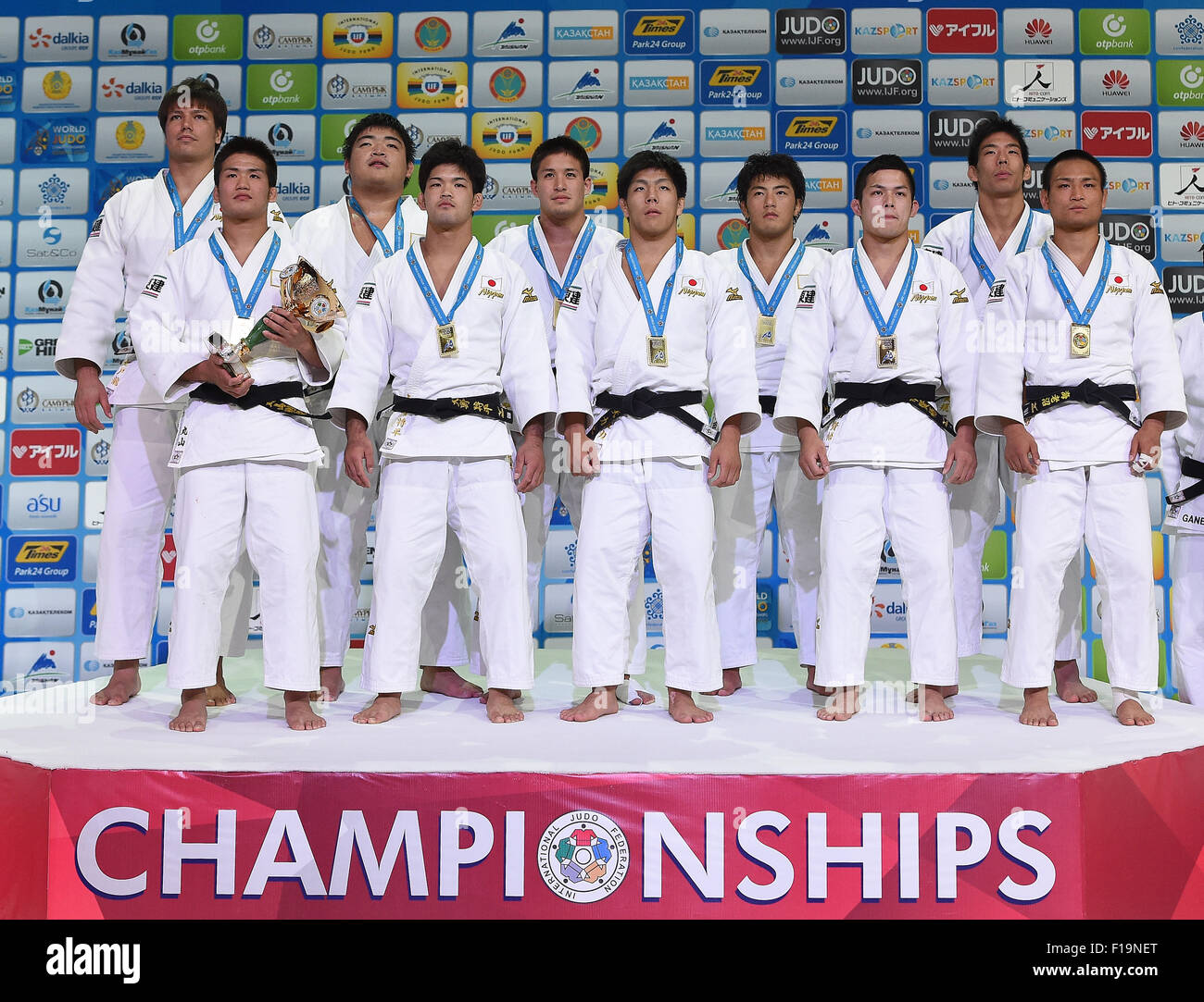 Groupe de l'équipe du Japon (JPN), le 30 août 2015 - Judo : le championnat du monde de judo 2015 l'équipe Astana Hommes Médaille cérémonie au Palais de glace Alau à Astana, Kazakhstan. (Photo par AFLO SPORT) Banque D'Images