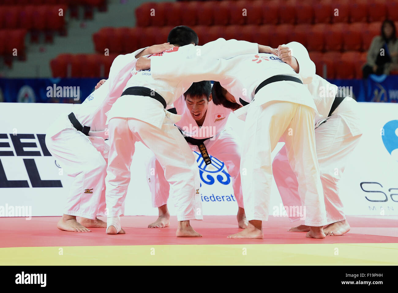 Astana, Kazakhstan. Août 30, 2015. Groupe de l'équipe du Japon (JPN) Judo : le championnat du monde de judo l'équipe Astana 2015 Hommes au match final Alau Ice Palace à Astana, Kazakhstan . Credit : AFLO SPORT/Alamy Live News Banque D'Images
