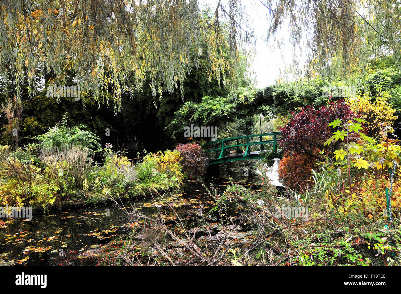 La France. Le pont japonais de Monet à Giverny l'eau Banque D'Images