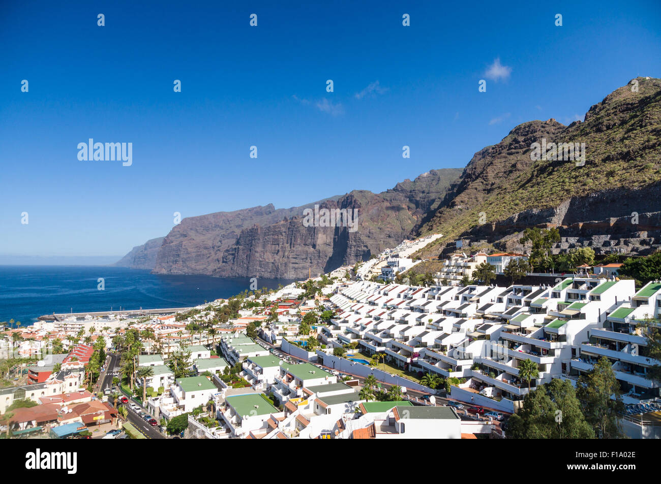Paysage d'après-midi de Los Gigantes resort city, Tenerife, Canaries, Espagne Banque D'Images