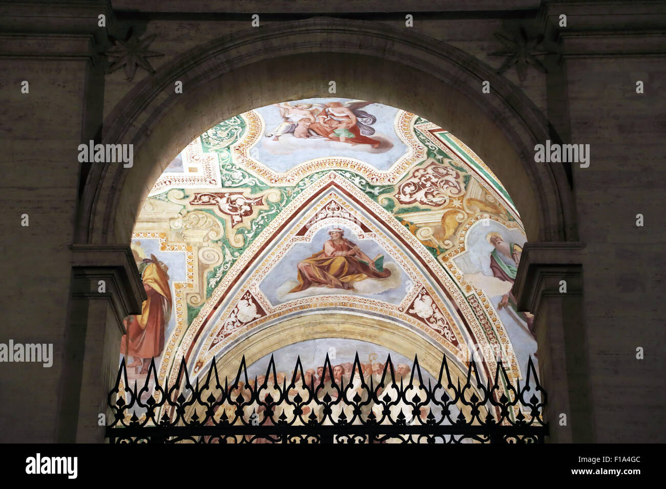 Fresque de la Basilique Saint-Jean de Latran à Rome, Italie avec des images religieuses Banque D'Images