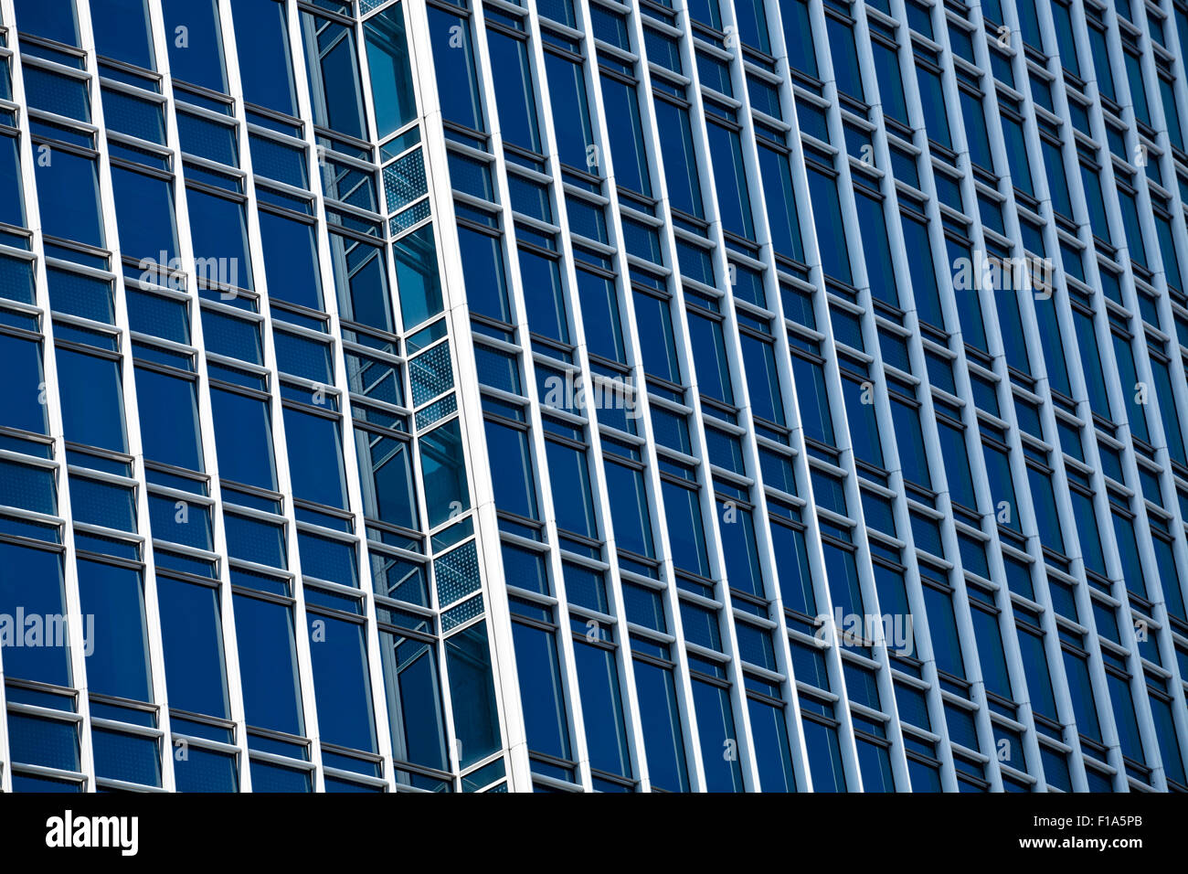 Office building windows Banque D'Images