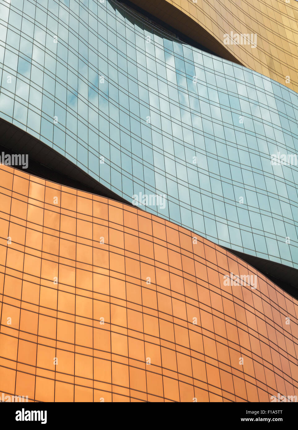 Fenêtres d'un immeuble moderne Banque D'Images