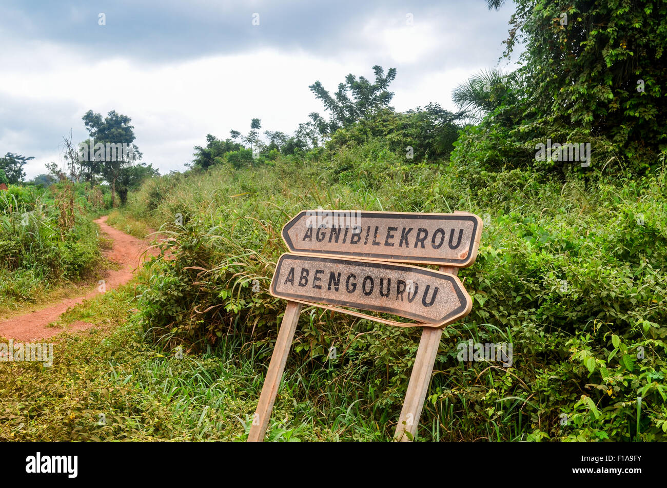 Les routes rurales de la Côte d'Ivoire Banque D'Images