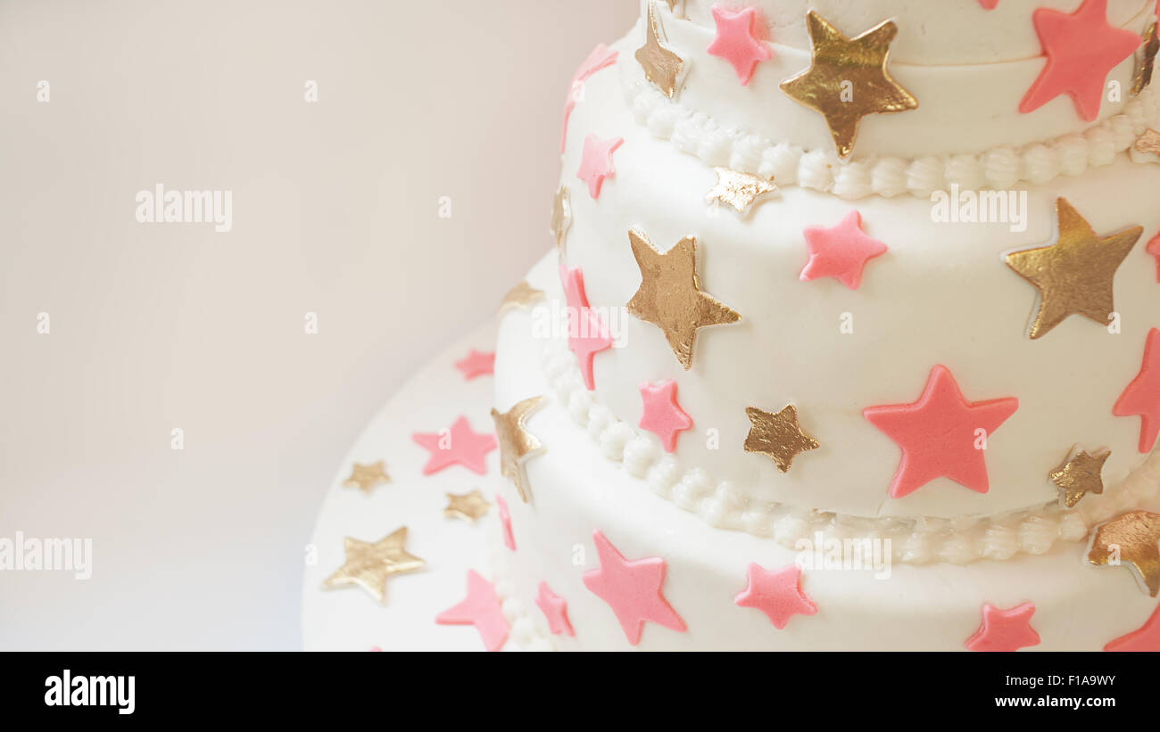 Gateau D Anniversaire Decore D Etoile Faite De Sucre Photo Stock Alamy Gateau D Anniversaire Decore D Etoile Faite De Sucre Photo Stock Alamy