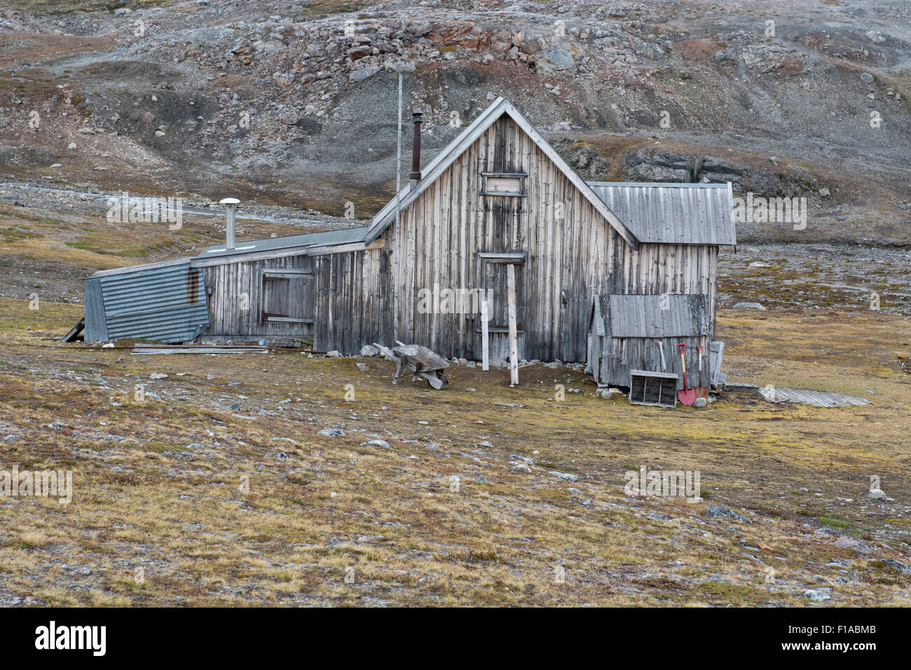 La Norvège, mer de Barents, Svalbard, Spitzberg. L'extraction de marbre abandonnés historique règlement de New London (Londres, New York). Banque D'Images