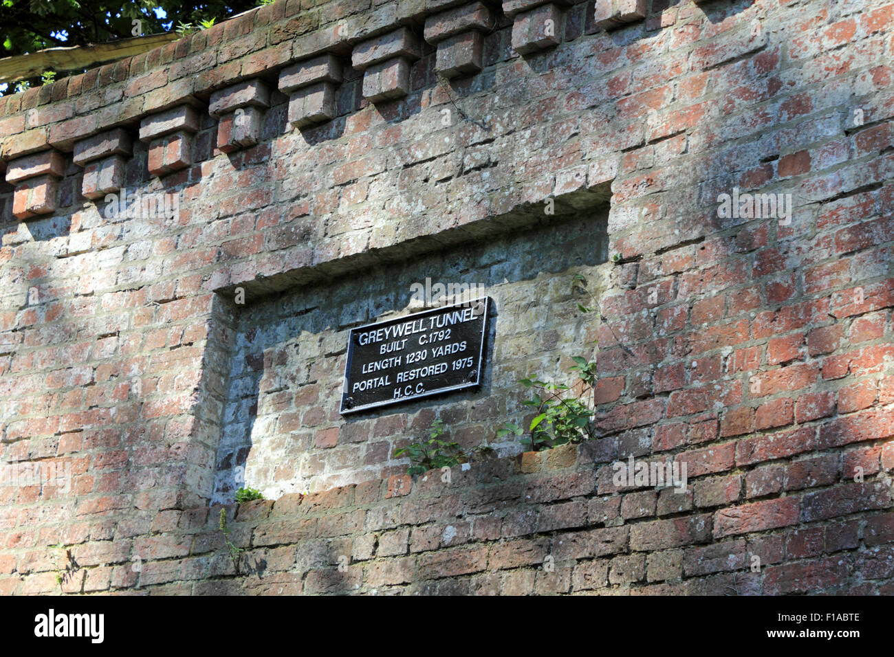 Le Tunnel Greywell sur le Canal de Basingstoke, Angleterre, Royaume-Uni Banque D'Images