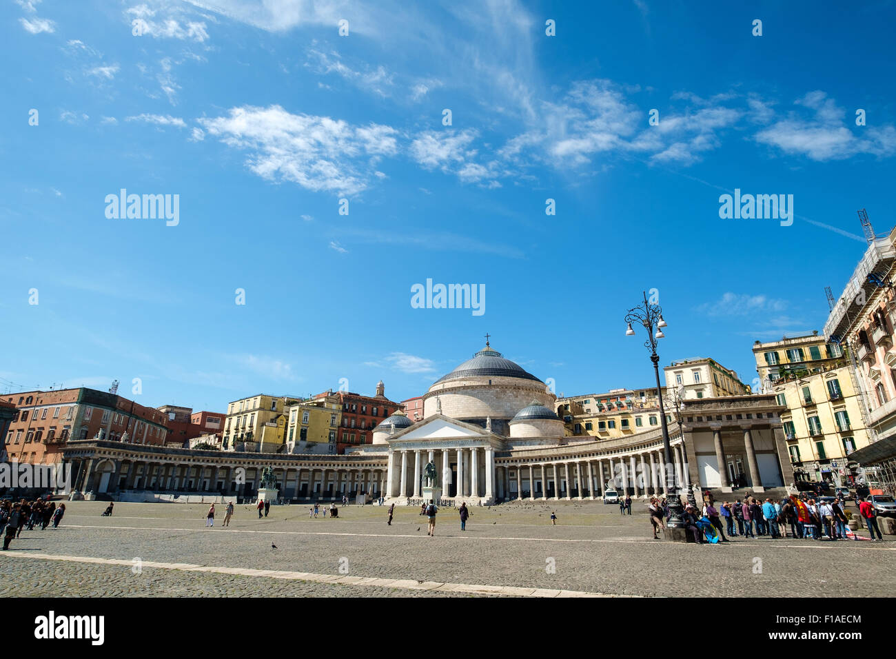 La Piazza del Plebiscito et San Francesco di Paola à Naples, Italie Banque D'Images