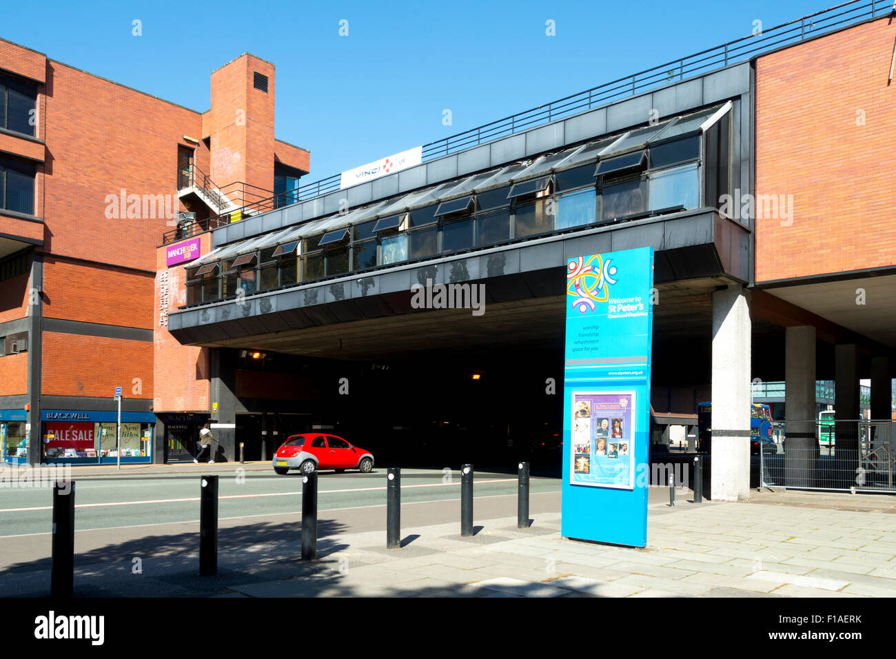 Le secteur de l'Université de Manchester bridge, juste avant qu'il est démoli, sur Oxford Road, Manchester, England, UK. Banque D'Images