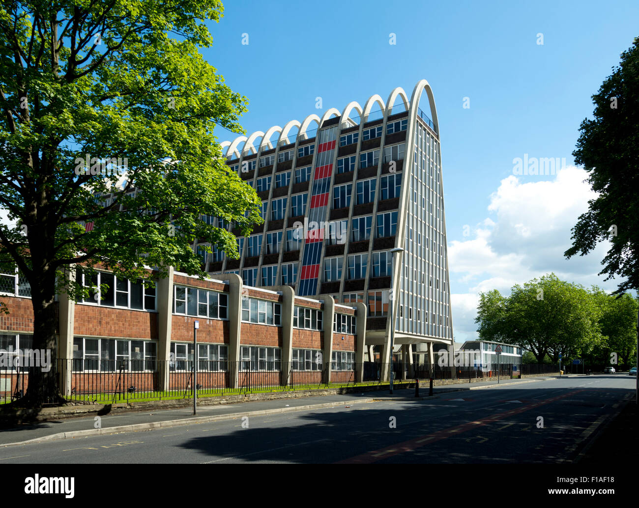 Le bâtiment Hollings, connu sous le nom de "Toast" Rack, Old Hall Lane, Fallowfield, Manchester, Angleterre, Royaume-Uni. Par C.T. Howitt 1960 Banque D'Images
