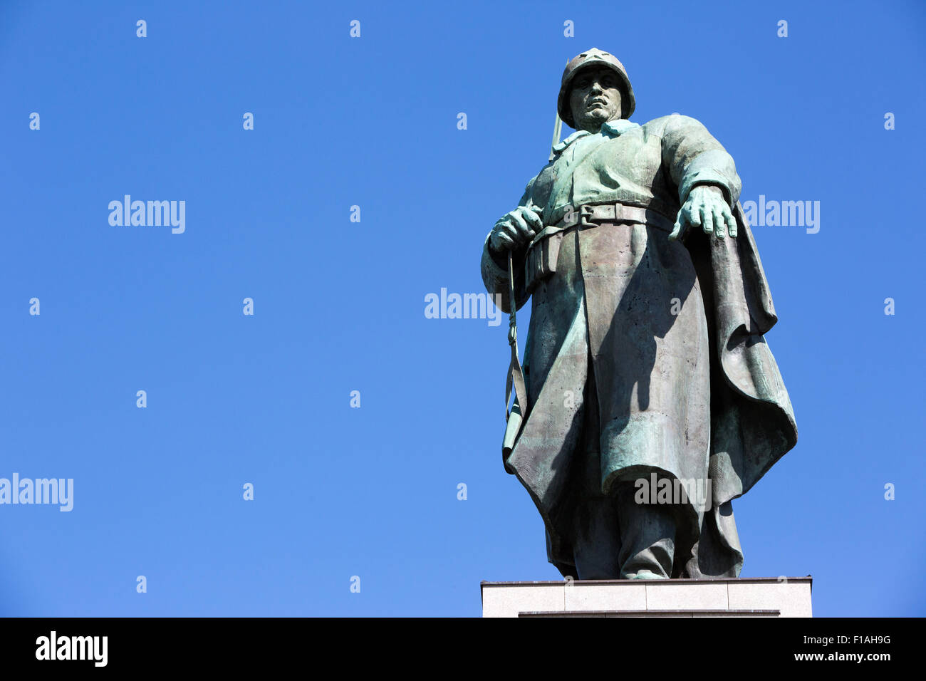 Berlin, Allemagne, la statue de l'Armée rouge soviétique au Monument commémoratif de guerre dans le Tiergarten Banque D'Images